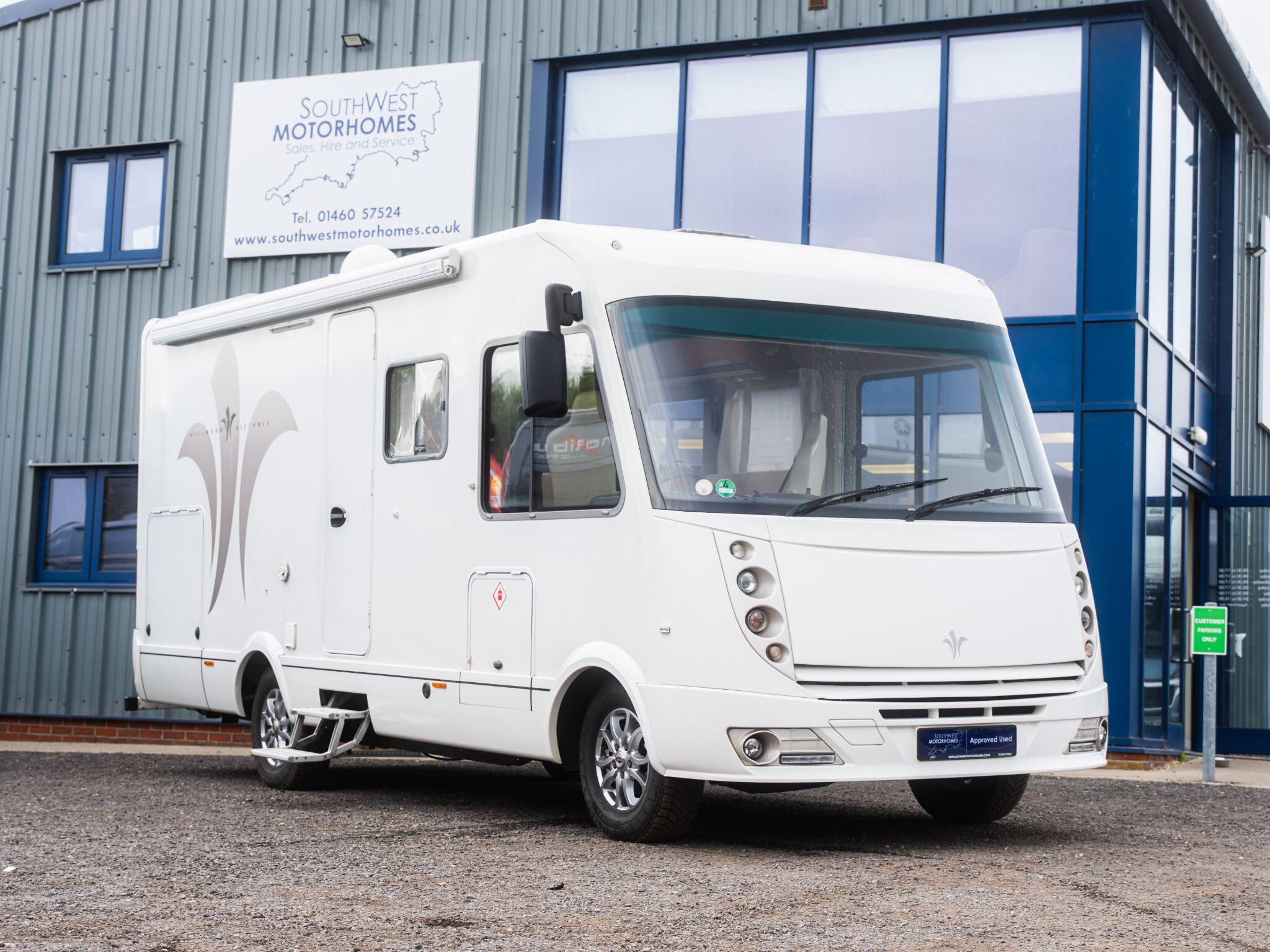 Niesmann and Bischoff Arto 64 GL